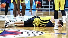 Jan Veselý z Fenerbahce si proti Barceloně poranil kotník. Jan Veselý z Fenerbahce si proti Barceloně poranil kotník.