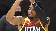 Donovan Mitchell z Utahu střílí trojku v duelu s Orlandem. Donovan Mitchell z Utahu střílí trojku v duelu s Orlandem.