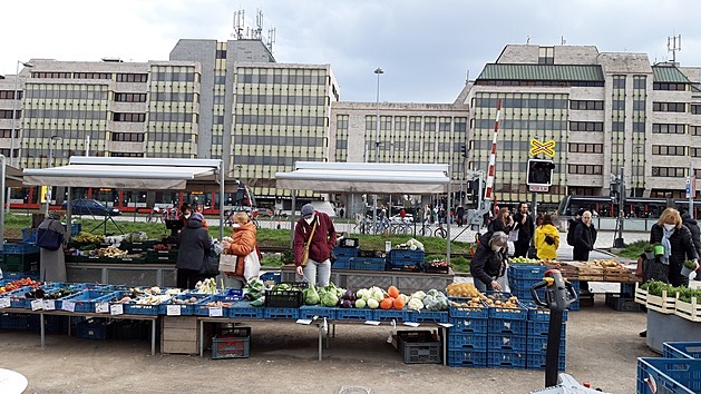 <p>Trhy na Hradčanské obnovily provoz.</p>