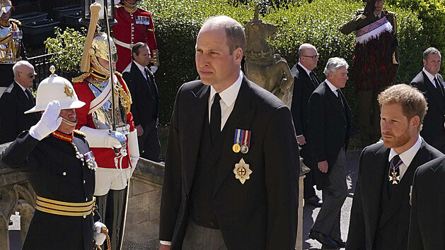 Princov William a Harry na pohbu svho ddeka, prince Philipa (17. dubna 2021)
