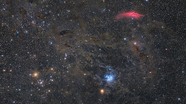 Astronomický snímek dne NASA ze 4. března 2021 ukazuje prašné mlhoviny v souhvězdí Býka. Je to již 28. snímek Petra Horálka publikovaný v NASA.