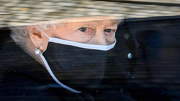 Krlovna Albta II. na pohbu prince Philipa ve Windsoru (17. dubna 2021)
