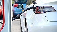 Autopowerbanky: políček energetickým šmejdům a flotily enyaqů místo Dukovan Tesla by ráda uplatnila pro ukládání energie ze solárních panelů spíše domácí... | na serveru Lidovky.cz | aktuální zprávy
