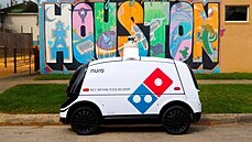 Domino's Pizza a Nuro začnou v Houstonu dodávat pizzu samořízenými auty. Domino's Pizza a Nuro začnou v Houstonu dodávat pizzu samořízenými auty.