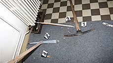 Lapku zřejmě někdo vyrušil, protože z obydlí se neztratila žádná z cenností.... Lapku zřejmě někdo vyrušil, protože z obydlí se neztratila žádná z cenností....