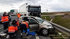 Dva lidé podle policie zemřeli po srážce osobního auta s kamionem na silnici... Dva lidé podle policie zemřeli po srážce osobního auta s kamionem na silnici...