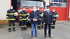 Michal Dvořák se zasahujícími hasiči profesionální jednotky v Žamberku, kteří... Michal Dvořák se zasahujícími hasiči profesionální jednotky v Žamberku, kteří...