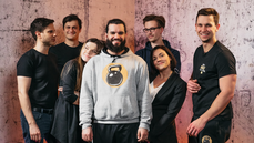 Zavřeli mu tělocvičny. Našel ale řešení a Češi mu přispěli miliony Zavřeli mu tělocvičny. Našel ale řešení a Češi mu přispěli miliony