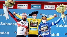 Primož Roglič (ve žlutém) jako vítěz závodu kolem Baskicka Primož Roglič (ve žlutém) jako vítěz závodu kolem Baskicka