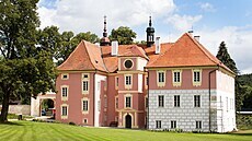 Na realizaci se podílely desítky odborných firem a z areálu bylo odvezeno téměř... Na realizaci se podílely desítky odborných firem a z areálu bylo odvezeno téměř...