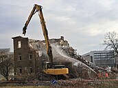 Na možnost zbourat dům v Žofínské ulici čekala ostravská radnice přes deset let. Na možnost zbourat dům v Žofínské ulici čekala ostravská radnice přes deset let.