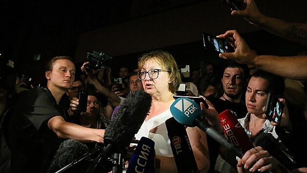 Rusk novinka Galina Timenkov na demonstraci za proputn novine Ivana Golunova v Moskv. (8. ervna 2019)