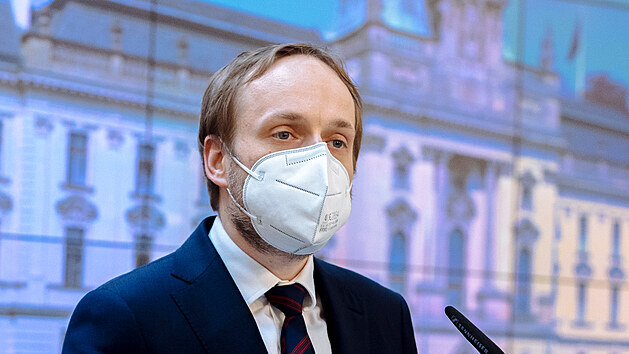 Ministr zahrani Jakub Kulhnek na tiskov konferenci. esko vyhost dal destky zamstnanc ruskho velvyslanectv. (22. dubna 2021)