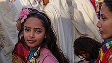 Dívka se účastní folklorního festivalu v tuniském městě Douz. (20. prosince... Dívka se účastní folklorního festivalu v tuniském městě Douz. (20. prosince...
