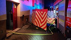 Při nevelkém požáru bytu v Karviné hasiči nalezli mrtvého člověka (25. dubna... Při nevelkém požáru bytu v Karviné hasiči nalezli mrtvého člověka (25. dubna...
