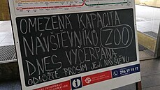 V sobotu bylo v pražské zoo plno. Zahradou prošlo přes osm tisíc návštěvníků a... V sobotu bylo v pražské zoo plno. Zahradou prošlo přes osm tisíc návštěvníků a...