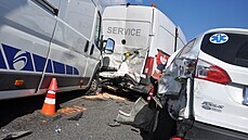 U Liberce se srazily tři dodávky a jeden osobní vůz U Liberce se srazily tři dodávky a jeden osobní vůz