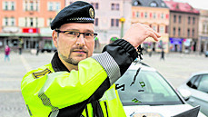 Miroslav Komínek facebookový profil přerovské městské policie proslavil. Miroslav Komínek facebookový profil přerovské městské policie proslavil.