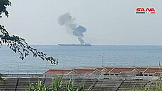 Ropný tanker u syrského ropného terminálu Bánijás se stal terčem útoku vedeného... Ropný tanker u syrského ropného terminálu Bánijás se stal terčem útoku vedeného...