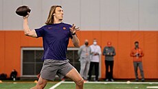 Trevor Lawrence z Clemsonu je očekávanou jedničkou draftu NFL. Trevor Lawrence z Clemsonu je očekávanou jedničkou draftu NFL.