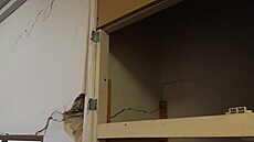 Přístavba Beskydského divadla v Novém Jičíně má dlouhodobé statické problémy. Přístavba Beskydského divadla v Novém Jičíně má dlouhodobé statické problémy.