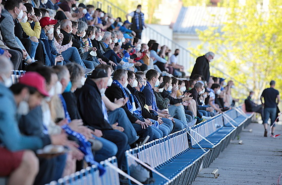 Diváci na Androv stadionu v Olomouci sledují duel se Slavií.