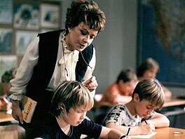 Luká Bech, Antonín Kala a Jiina Bohdalová v seriálu Létající estmír (1983)