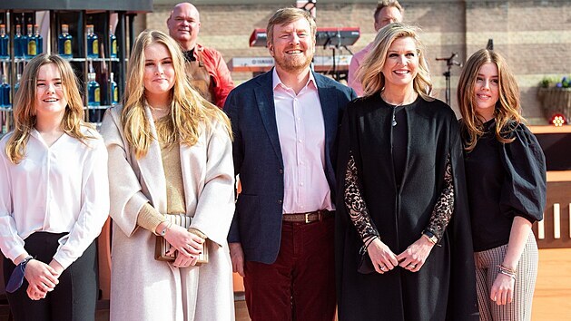 Nizozemsk krl Vilm-Alexandr, krlovna Mxima a jejich dcery princezna Ariane, princezna Amalia  a princezna Alexia (Haag, 27. dubna 2021)