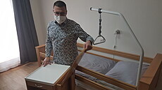 Ředitel karlovarského Městského zařízení sociálních služeb Petr Myšák v jednom... Ředitel karlovarského Městského zařízení sociálních služeb Petr Myšák v jednom...