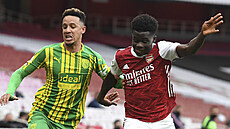 Callum Robinson z West Bromwiche (vlevo) ve sprinterském souboji s Bukayem... Callum Robinson z West Bromwiche (vlevo) ve sprinterském souboji s Bukayem...