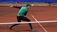 Ukrajinský tenista Sergij Stachovskij se na turnaji Prague Open vytáčí na... Ukrajinský tenista Sergij Stachovskij se na turnaji Prague Open vytáčí na...