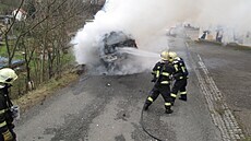 Požár odcizeného osobního auta v Plzni - Doubravce. Požár odcizeného osobního auta v Plzni - Doubravce.
