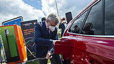 Ministr průmyslu a obchodu a ministr dopravy Karel Havlíček (za ANO) 3. května... Ministr průmyslu a obchodu a ministr dopravy Karel Havlíček (za ANO) 3. května...