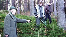 Legendární terénní cvičení profesora Zdeňka Polena, který považoval les za... Legendární terénní cvičení profesora Zdeňka Polena, který považoval les za...