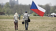 Demonstrace v sobotu pokračují i na pražské Letné. (1. května 2021) Demonstrace v sobotu pokračují i na pražské Letné. (1. května 2021)
