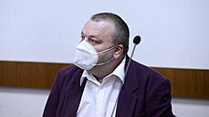 Obžalovaný Radim Kaman přijal dohodu o vině a trestu, loni v srpnu hodil z okna... Obžalovaný Radim Kaman přijal dohodu o vině a trestu, loni v srpnu hodil z okna...