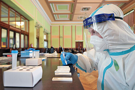 Milionářem díky testům na covid. Odběrová místa se stala šancí ke zbohatnutí Boom testovacích center na covid-19 | na serveru Lidovky.cz | aktuální zprávy