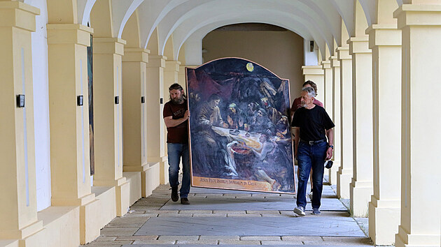 Obrazy ze života panny Marie putovaly z dílny Jaroslava Šindeláře zpět na své... Obrazy ze života panny Marie putovaly z dílny Jaroslava Šindeláře zpět na své...