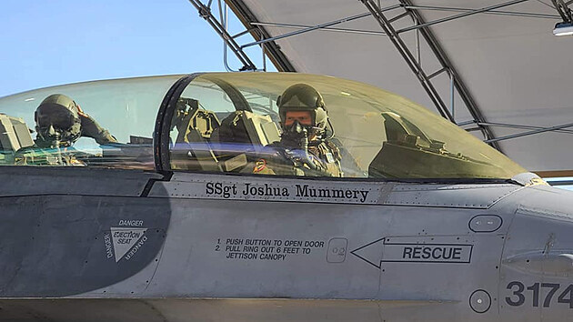 První slovenští piloti absolvují v USA výcvik na nové stíhačky F-16 První slovenští piloti absolvují v USA výcvik na nové stíhačky F-16
