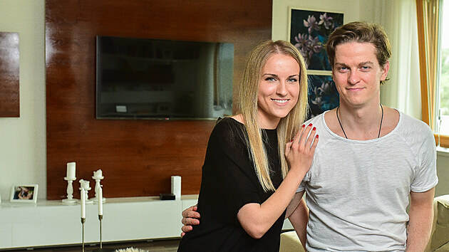 Hokejový brankář Jakub Sedláček a jeho žena Katrina. Hokejový brankář Jakub Sedláček a jeho žena Katrina.