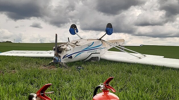 U Koence na Blanensku se pevrtilo mal sportovn letadlo. Pilot se zranil (15. kvtna 2021)