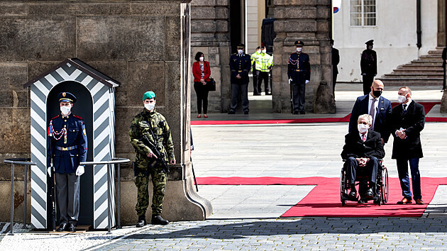 Prezident Milo Zeman udlil srbskmu prezidentovi Aleksandaru Vuiovi na Praskm hrad nejvy sttn vyznamenn, d Blho lva prvn tdy (18. ervna 2021).