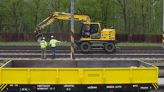 Začíná stavba dvoukolejky z Pardubic do Stéblové.