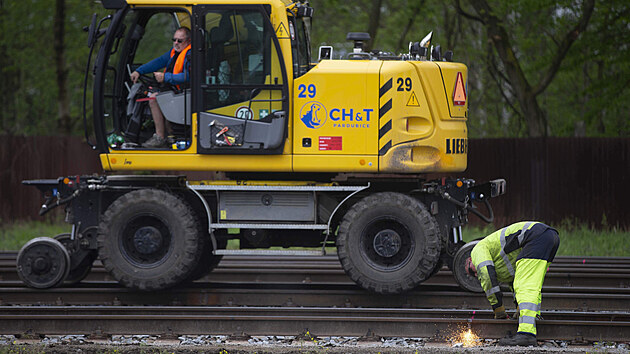 Začíná stavba dvoukolejky z Pardubic do Stéblové.