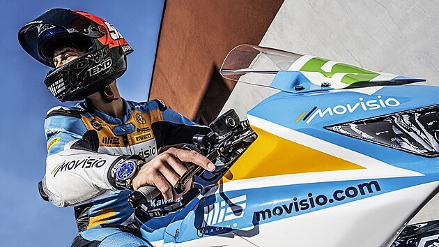 Oliver König se svou motorkou