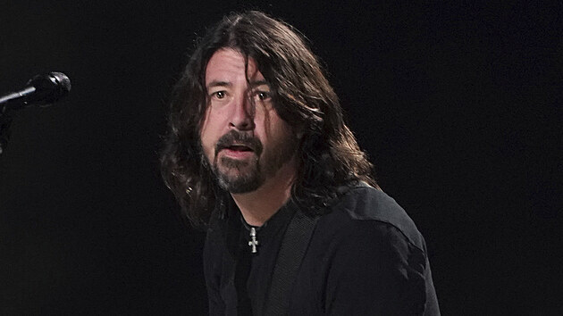 Dave Grohl z kapely Foo Fighters na koncert Vax Live: The Concert to Reunite the World na podporu okovn (Inglewood, 2. kvtna 2021)