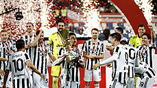Fotbalisté Juventusu slaví zisk Italského poháru. Fotbalisté Juventusu slaví zisk Italského poháru.
