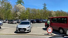 Příjezdová cesta ke Svatému Kopečku byla v neděli 9. května uzavřena. Řidiči... Příjezdová cesta ke Svatému Kopečku byla v neděli 9. května uzavřena. Řidiči...