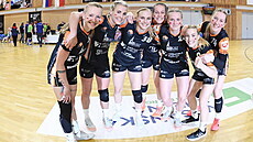 Mostecké házenkářky slaví postup do finále interligy. Mostecké házenkářky slaví postup do finále interligy.