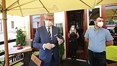 Otevírání zahrádek restaurací v Berouně. Karel Havlíček (místopředseda vlády)... Otevírání zahrádek restaurací v Berouně. Karel Havlíček (místopředseda vlády)...